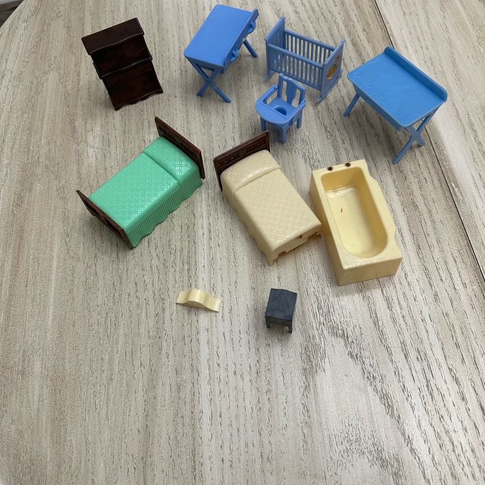 10 pieces Renwal Dollhouse Furniture